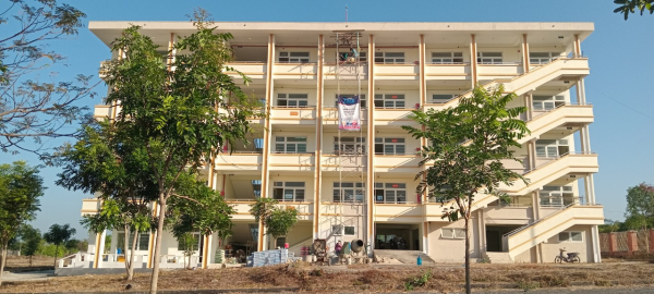 Nhà trường kiểm tra công tác xây dựng thao trường, bãi tập của Trung tâm giáo dục quốc phòng và an ninh tại huyện Cam Lâm