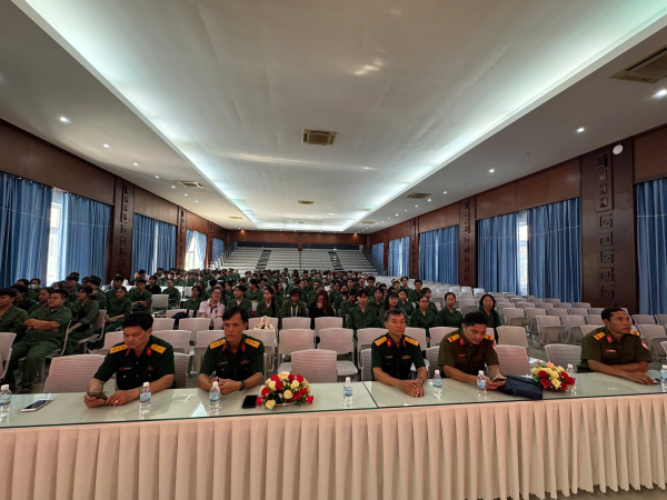 Khai mạc đợt học GDQP&AN năm học 2025 – 2026 cho sinh viên Trường Đại học Khánh Hòa
