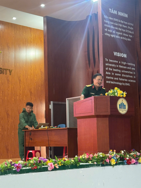 Khai mạc đợt học GDQP&AN năm học 2025 – 2026 cho sinh viên Trường Đại học Khánh Hòa