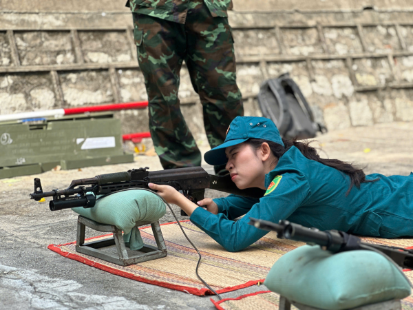 Hoàn thành huấn luyện Đại đội tự vệ Trường Đại học Nha Trang năm 2025