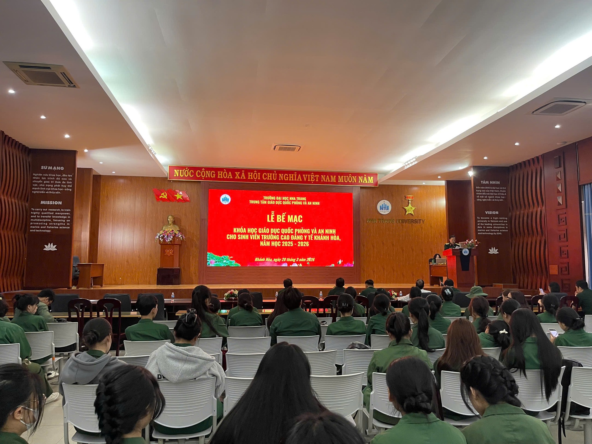 Bế mạc khóa học GDQP&AN cho sinh viên Trường Cao đẳng Y tế Khánh Hòa năm học 2025–2026