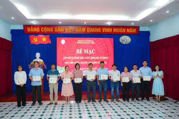 NÂNG CAO NHẬN THỨC QUỐC PHÒNG, AN NINH CHO ĐỘI NGŨ CÁN BỘ, VIÊN CHỨC NHÀ TRƯỜNG