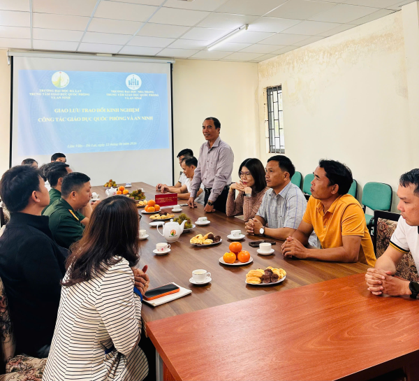 TRUNG TÂM GDQP&AN TRƯỜNG ĐẠI HỌC NHA TRANG GIAO LƯU, TRAO ĐỔI KINH NGHIỆM VỚI TRUNG TÂM GDQP&AN TRƯỜNG ĐẠI HỌC ĐÀ LẠT