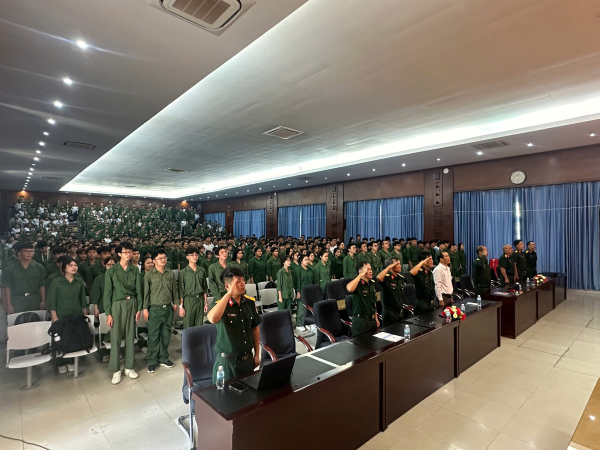 TRUNG TÂM GDQP&AN TRƯỜNG ĐẠI HỌC NHA TRANG TỔ CHỨC LỄ KHAI MẠC KỲ HỌC HÈ NĂM HỌC 2025 – 2026