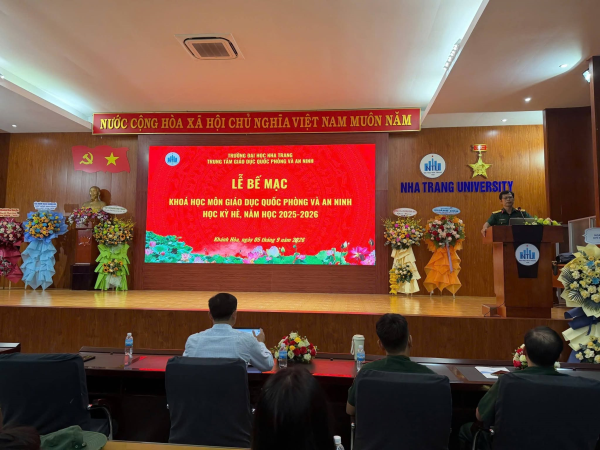 TRUNG TÂM GIÁO DỤC QUỐC PHÒNG VÀ AN NINH TRƯỜNG ĐẠI HỌC NHA TRANG TỔ CHỨC BẾ MẠC KỲ HỌC HÈ NĂM HỌC 2025 - 2026