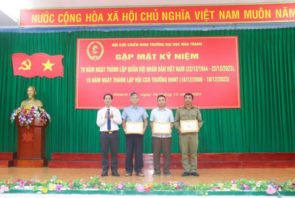 Gặp mặt kỷ niệm 79 năm Ngày thành lập Quân đội nhân dân Việt Nam (22/12/1944 - 22/12/2023), 34 năm Ngày hội Quốc phòng toàn dân (22/12/1989 - 22/12/2023) và 15 năm Ngày thành lập Hội Cựu Chiến binh Trường Đại học Nha Trang (18/12/2008 - 18/12/2023)