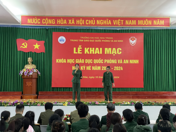 Một số hình ảnh buổi khai mạc khóa học giáo dục quốc phòng và an ninh cho sinh viên Trường Đại học Nha Trang học kỳ hè, năm học 2023-2024