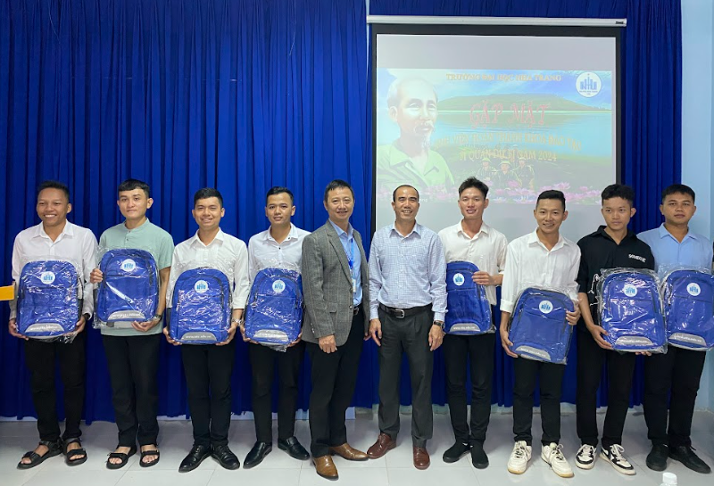 TRƯỜNG ĐẠI HỌC NHA TRANG TỔ CHỨC TIẾP NHẬN VÀ GẶP MẶT ĐỘNG VIÊN SINH VIÊN HOÀN THÀNH KHÓA ĐÀO TẠO SĨ QUAN DỰ BỊ NĂM 2024