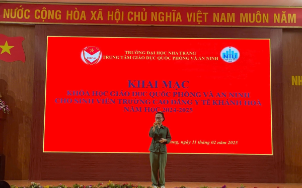 Khai mạc khóa học Giáo dục quốc phòng và an ninh cho sinh viên Trường Cao đẳng Y tế Khánh Hòa, học kỳ II, năm học 2024-2025