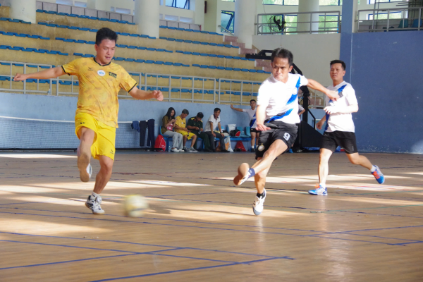 GIAO LƯU BÓNG ĐÁ NHÂN KỶ NIỆM 50 NĂM NGÀY GIẢI PHÓNG MIỀN NAM, THỐNG NHẤT ĐẤT NƯỚC