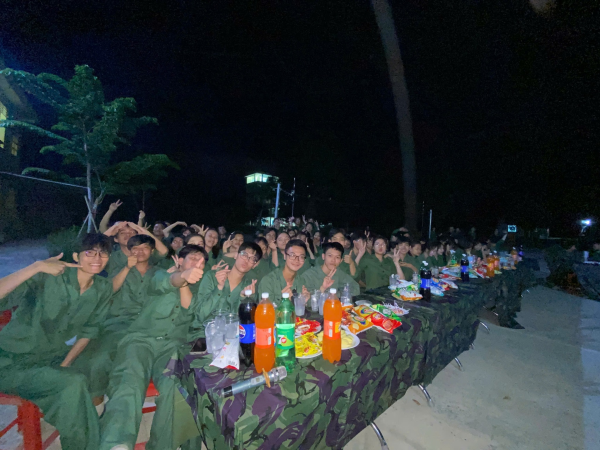 “Sinh nhật đồng đội” - Kỷ niệm đặc biệt trong kỳ học Quốc phòng của sinh viên NTU